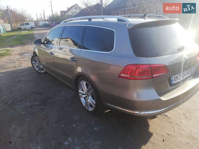 Універсал Volkswagen Passat 2011 в Житомирі