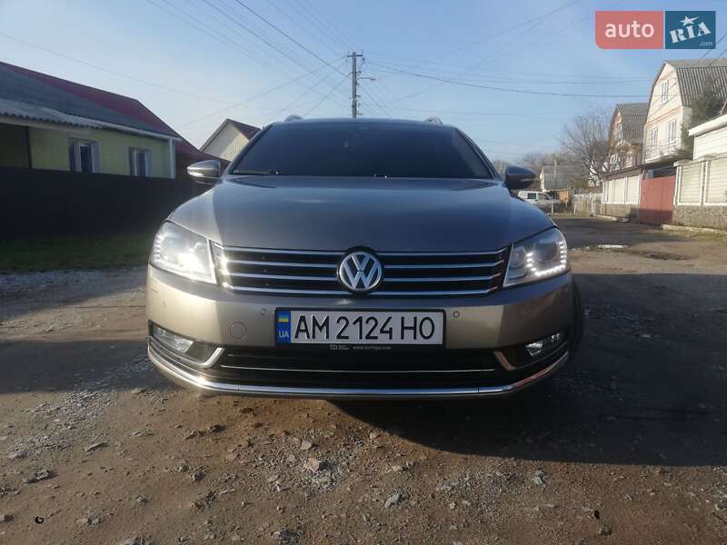 Універсал Volkswagen Passat 2011 в Житомирі