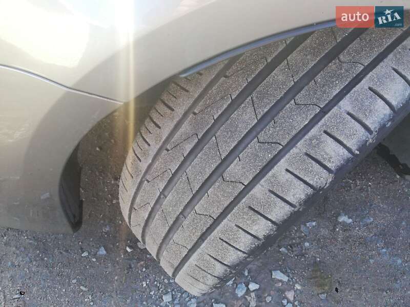 Універсал Volkswagen Passat 2011 в Житомирі