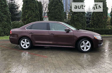 Седан Volkswagen Passat 2013 в Івано-Франківську