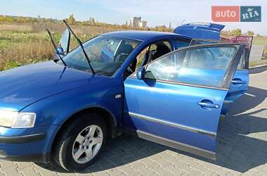 Седан Volkswagen Passat 1999 в 