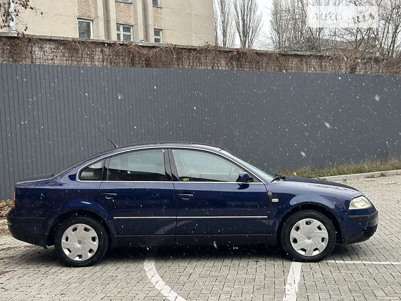 Седан Volkswagen Passat 2001 в Житомирі