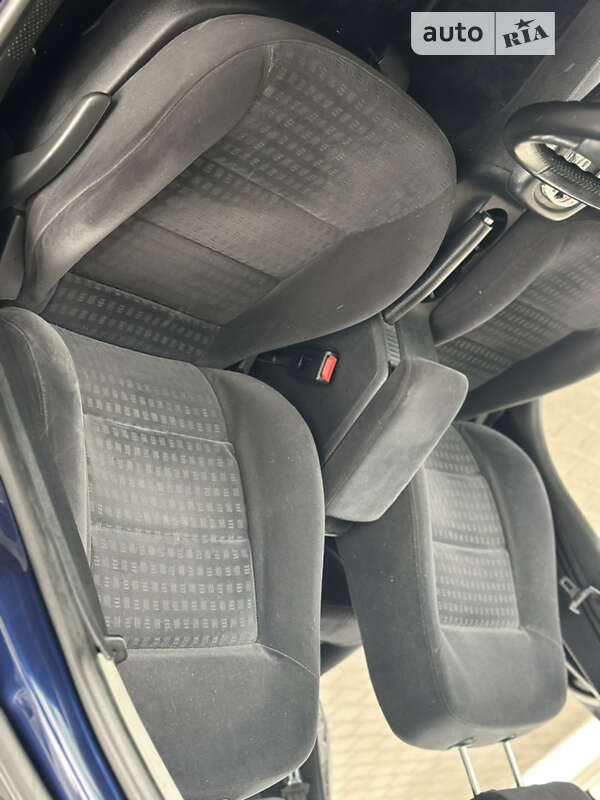Седан Volkswagen Passat 2001 в Житомирі