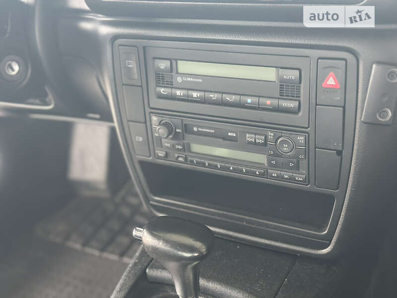 Седан Volkswagen Passat 2001 в Житомирі