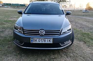 Универсал Volkswagen Passat 2011 в Сарнах