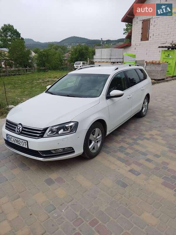 Универсал Volkswagen Passat 2011 в Старом Самборе