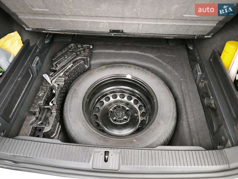 Універсал Volkswagen Passat 2015 в Дунаївцях