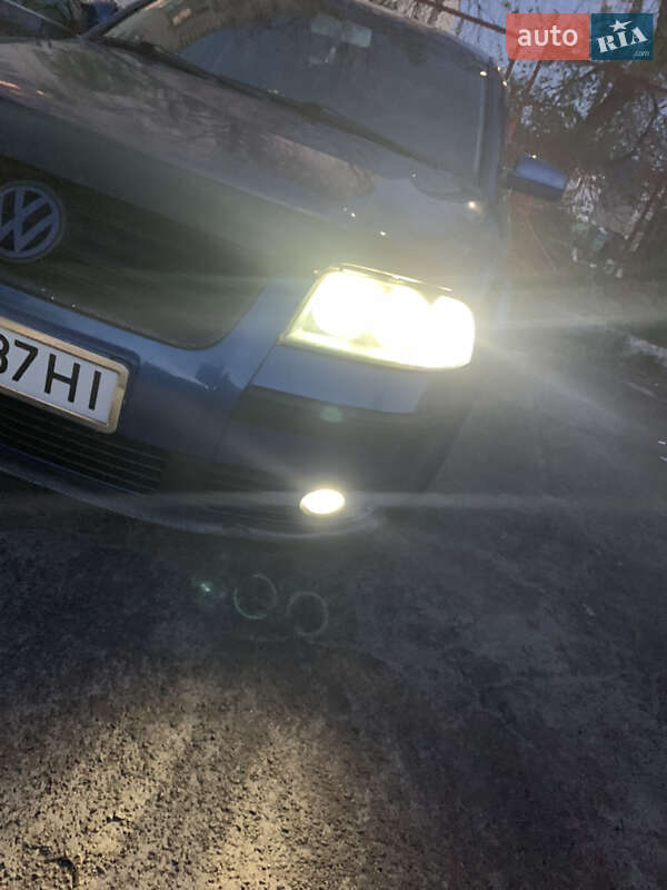 Седан Volkswagen Passat 2002 в Житомирі