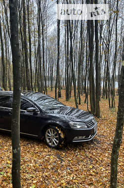 Універсал Volkswagen Passat 2013 в Житомирі