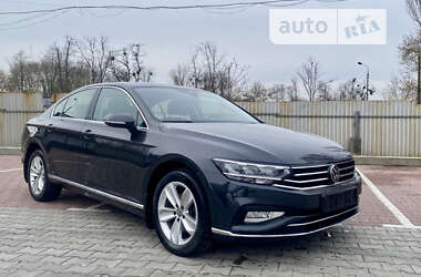 Volkswagen Passat 2021