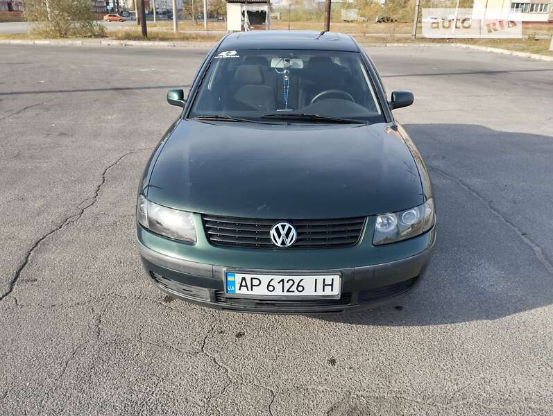 Седан Volkswagen Passat 1998 в Запорожье