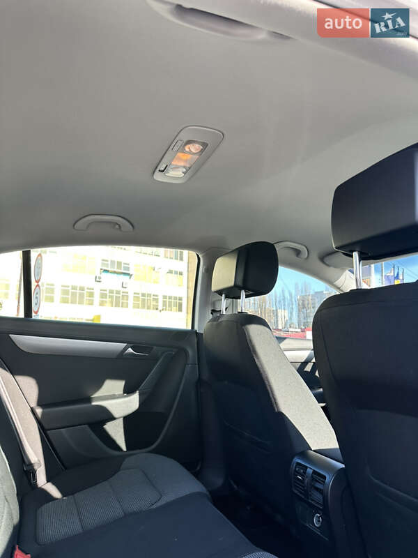 Седан Volkswagen Passat 2011 в Новомосковске