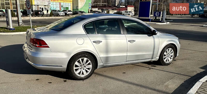 Седан Volkswagen Passat 2011 в Новомосковске