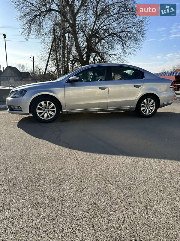 Седан Volkswagen Passat 2011 в Новомосковске