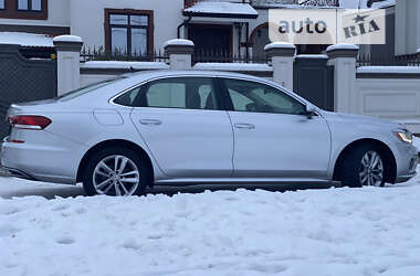 Седан Volkswagen Passat 2020 в Ровно