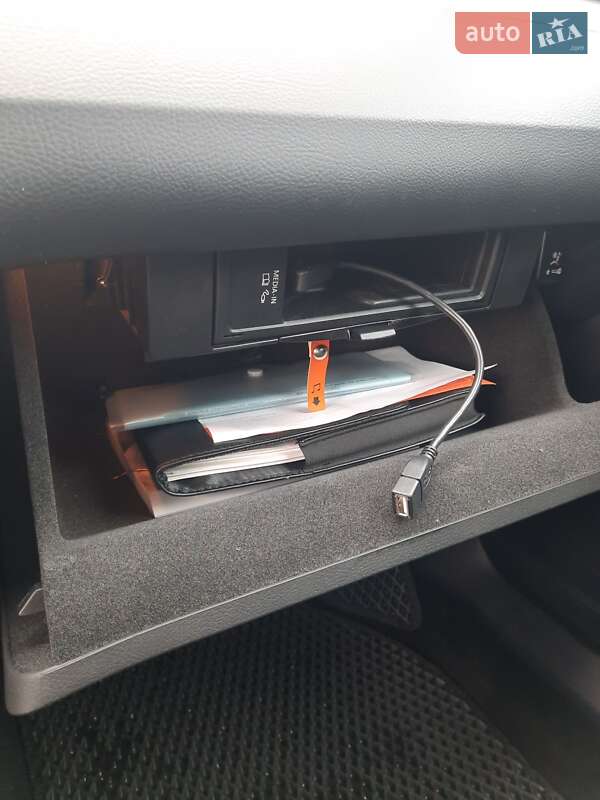 Универсал Volkswagen Passat 2013 в Жовкве фото 40 Универсал Volkswagen Passat 2013 в Жовкве