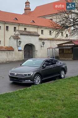 Седан Volkswagen Passat 2015 в  фото 7 Седан Volkswagen Passat 2015 в