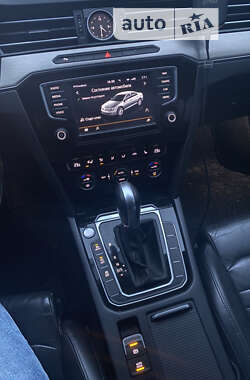 Седан Volkswagen Passat 2015 в  фото 5 Седан Volkswagen Passat 2015 в