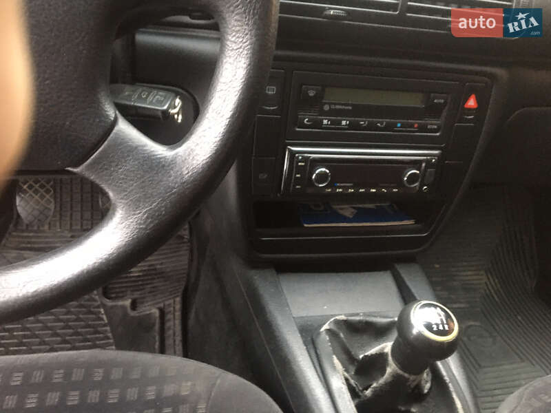 Универсал Volkswagen Passat 2003 в Житомире