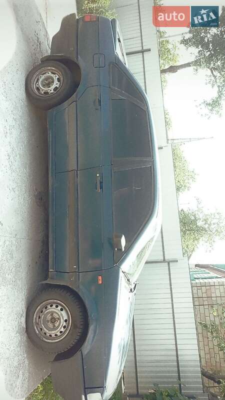 Седан Volkswagen Passat 1989 в Иванкове