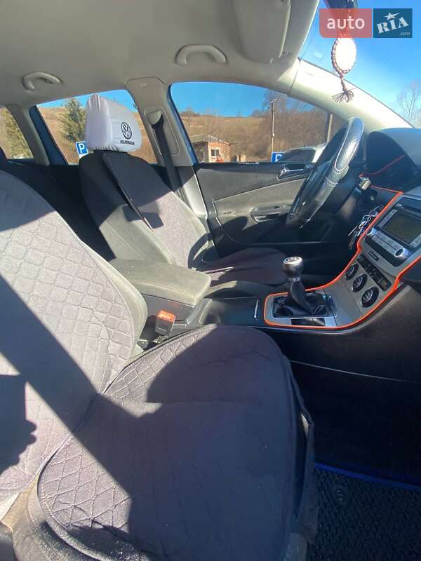 Універсал Volkswagen Passat 2006 в Воловцю