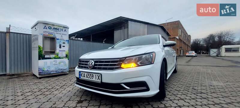 Седан Volkswagen Passat 2016 в Черновцах