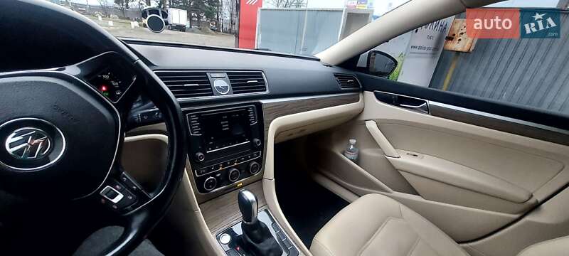 Седан Volkswagen Passat 2016 в Черновцах