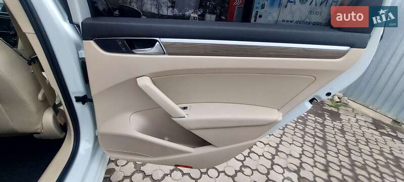 Седан Volkswagen Passat 2016 в Черновцах