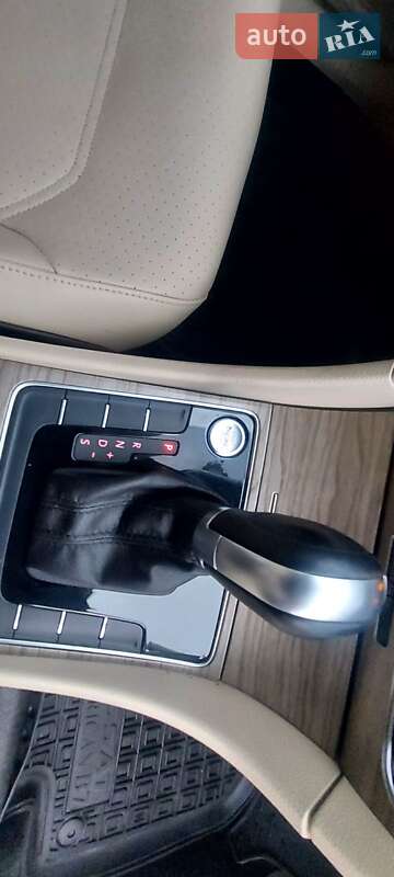 Седан Volkswagen Passat 2016 в Черновцах