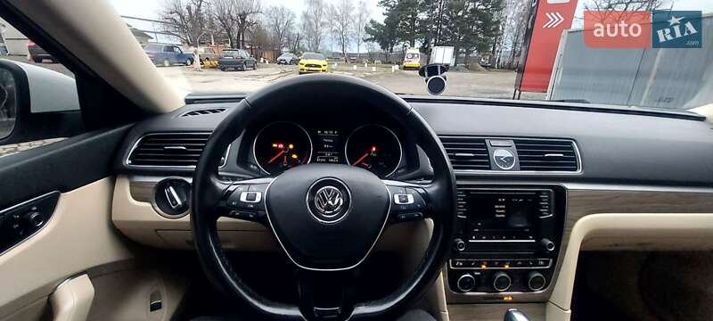Седан Volkswagen Passat 2016 в Черновцах