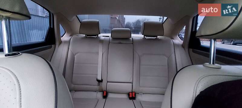 Седан Volkswagen Passat 2016 в Черновцах