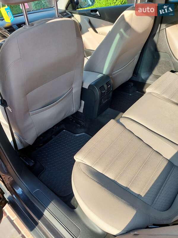 Универсал Volkswagen Passat 2010 в Врадиевке