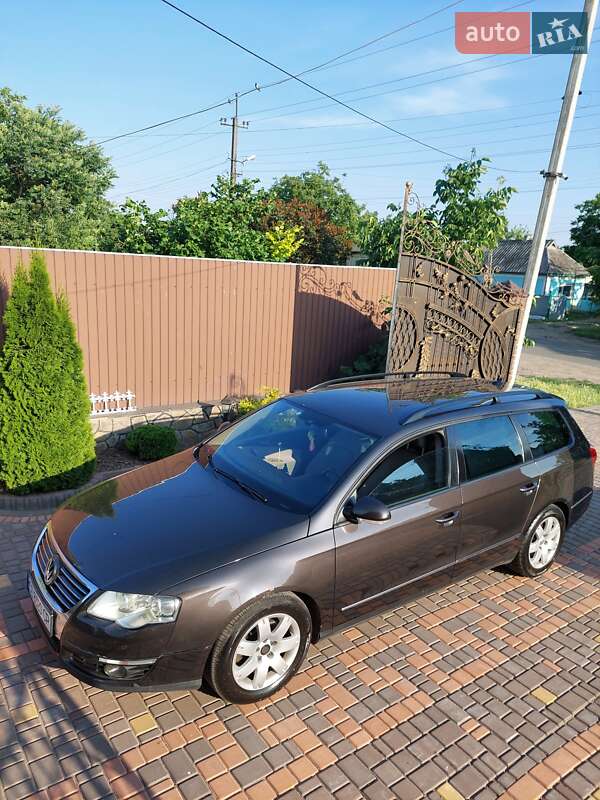 Универсал Volkswagen Passat 2010 в Врадиевке