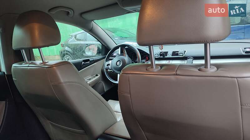 Універсал Volkswagen Passat 2010 в Тернополі