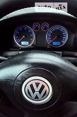 Седан Volkswagen Passat 2003 в Великом Бурлуке