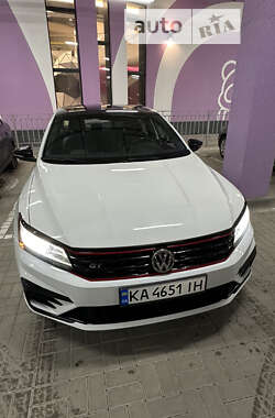 Седан Volkswagen Passat 2018 в Киеве