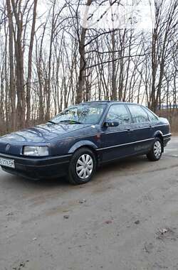 Седан Volkswagen Passat 1993 в Новоднестровске