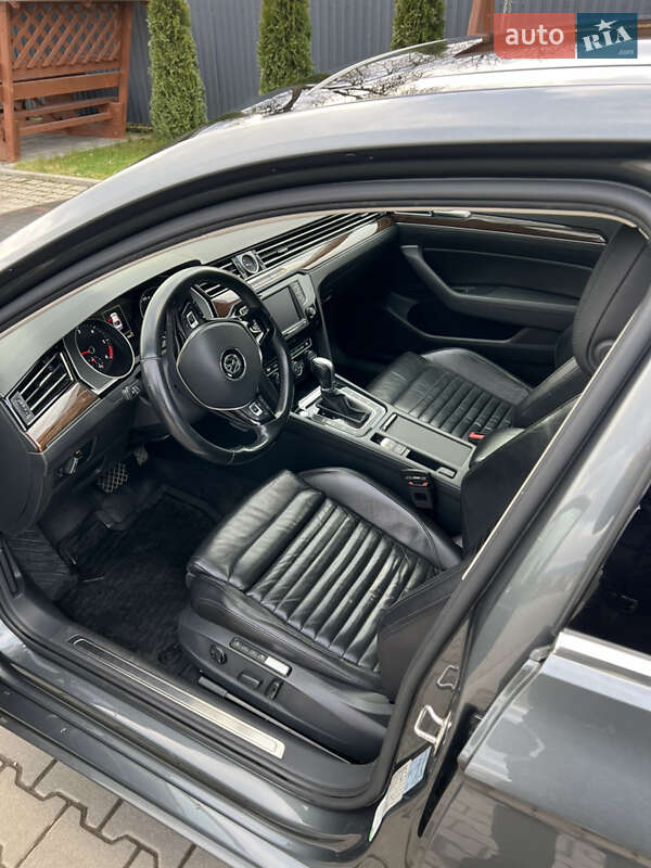 Седан Volkswagen Passat 2015 в Иршаве