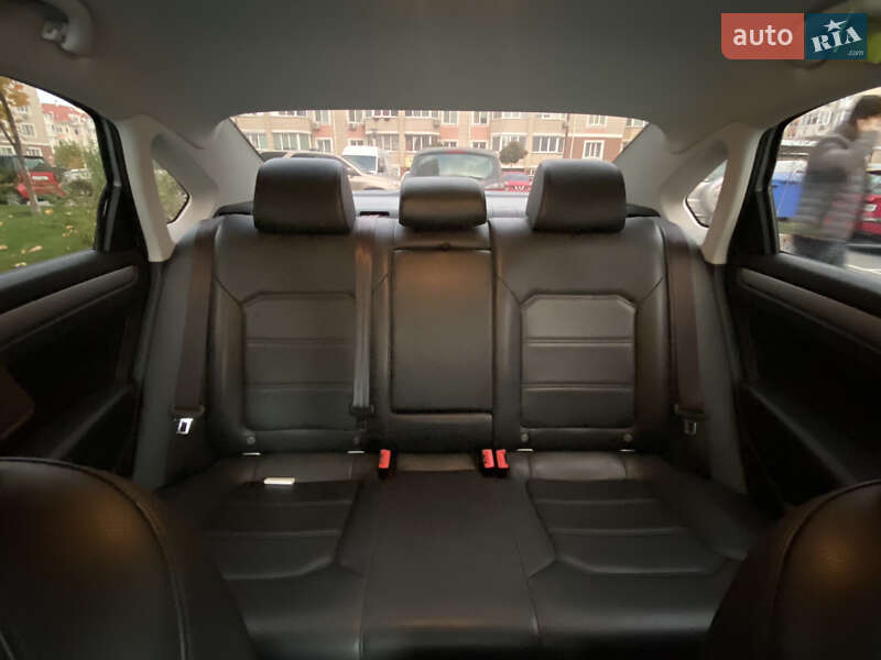 Седан Volkswagen Passat 2014 в Києві