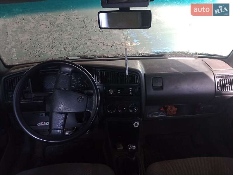 Універсал Volkswagen Passat 1989 в Києві