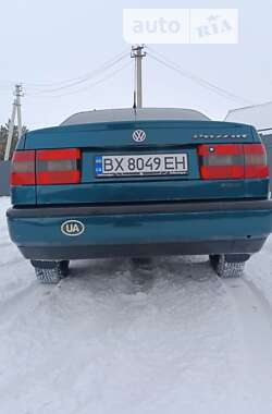 Седан Volkswagen Passat 1996 в Ярмолинцах