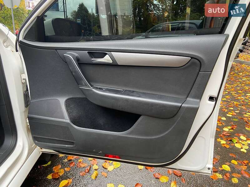 Универсал Volkswagen Passat 2011 в Львове