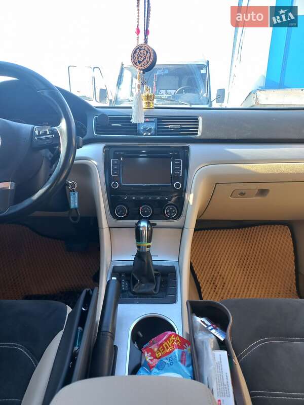 Седан Volkswagen Passat 2012 в Києві