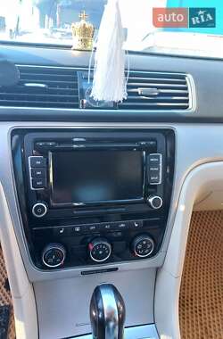 Седан Volkswagen Passat 2012 в Києві