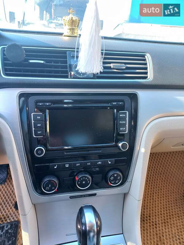 Седан Volkswagen Passat 2012 в Києві