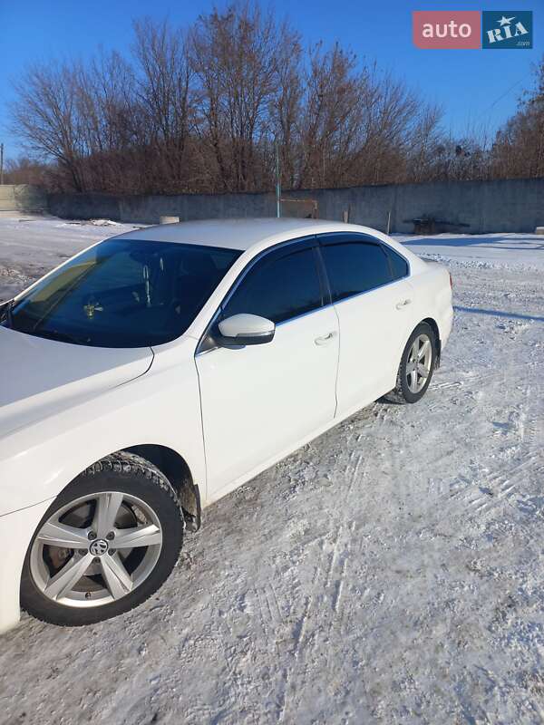 Седан Volkswagen Passat 2012 в Києві