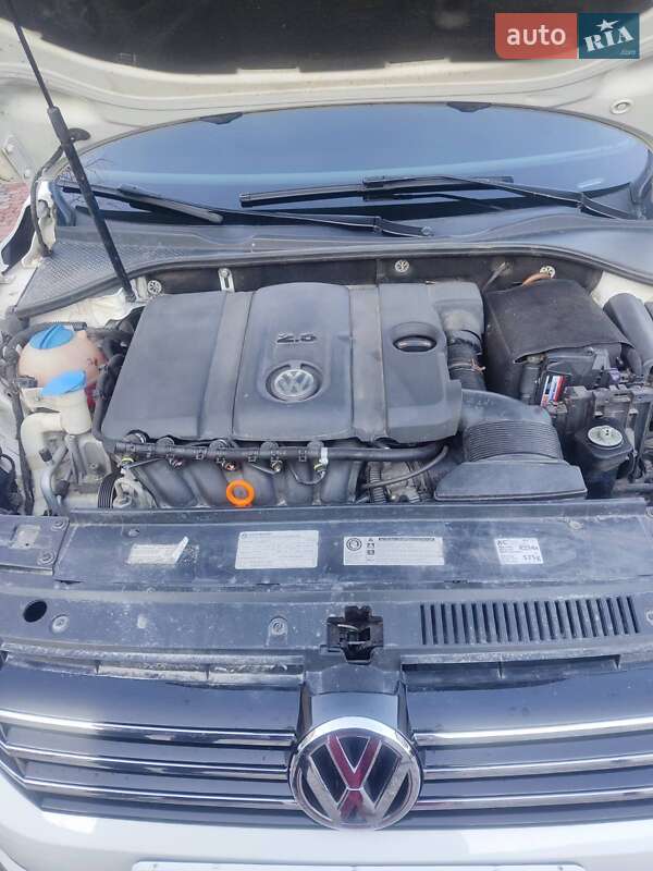 Седан Volkswagen Passat 2013 в Харкові