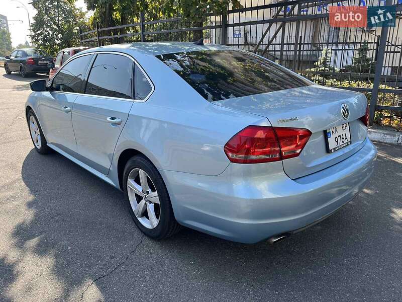 Седан Volkswagen Passat 2012 в Киеве