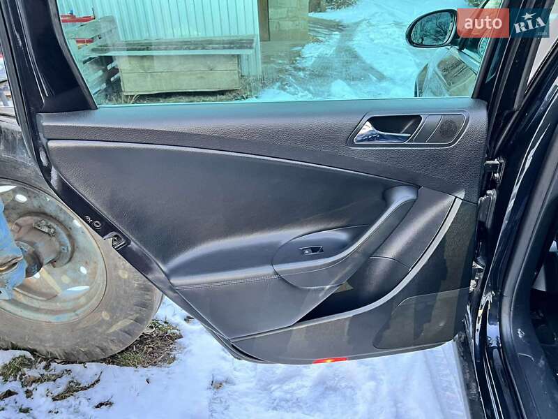 Универсал Volkswagen Passat 2006 в Городенке