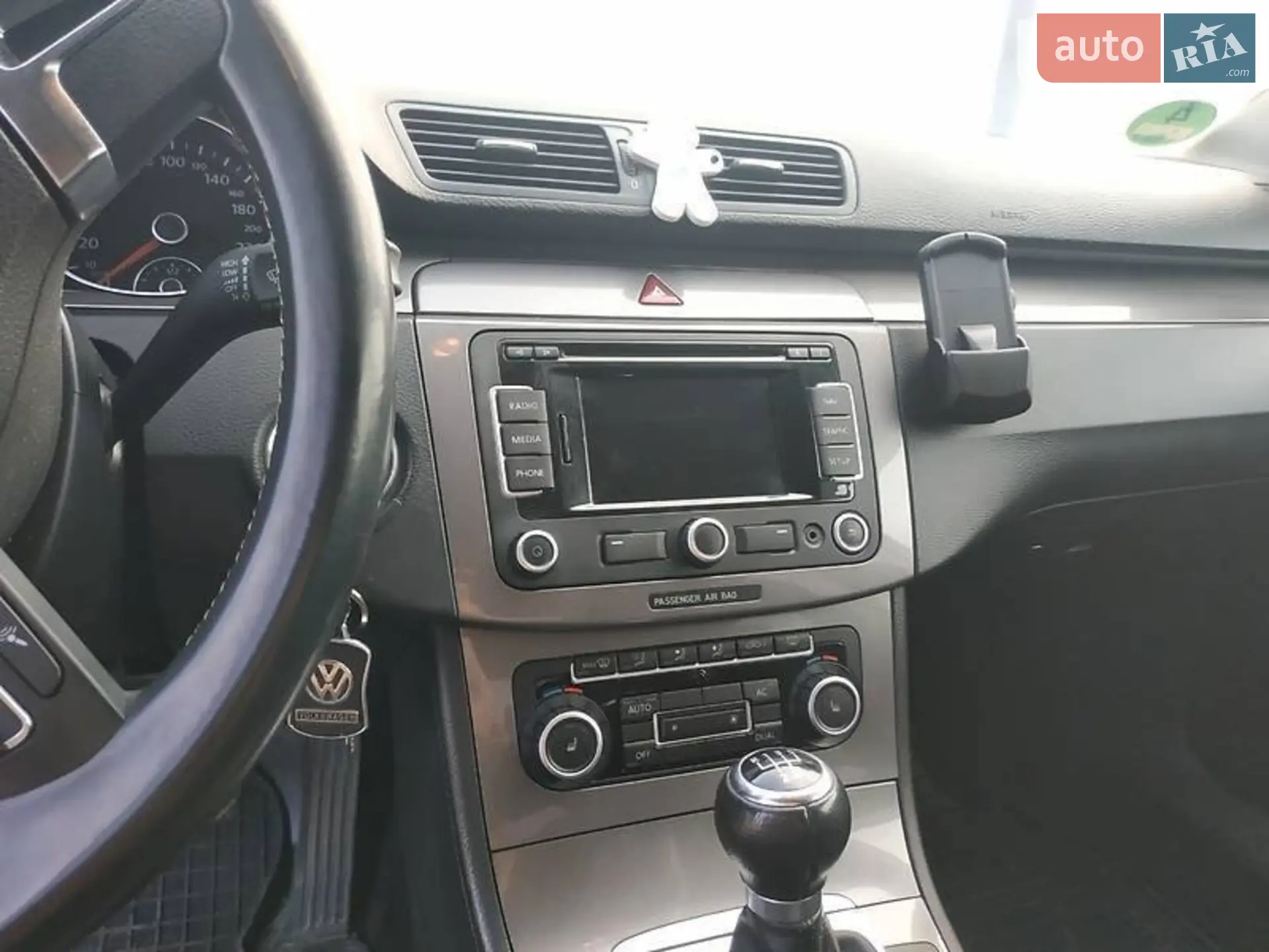 2010 Volkswagen Passat - мініатюра 4